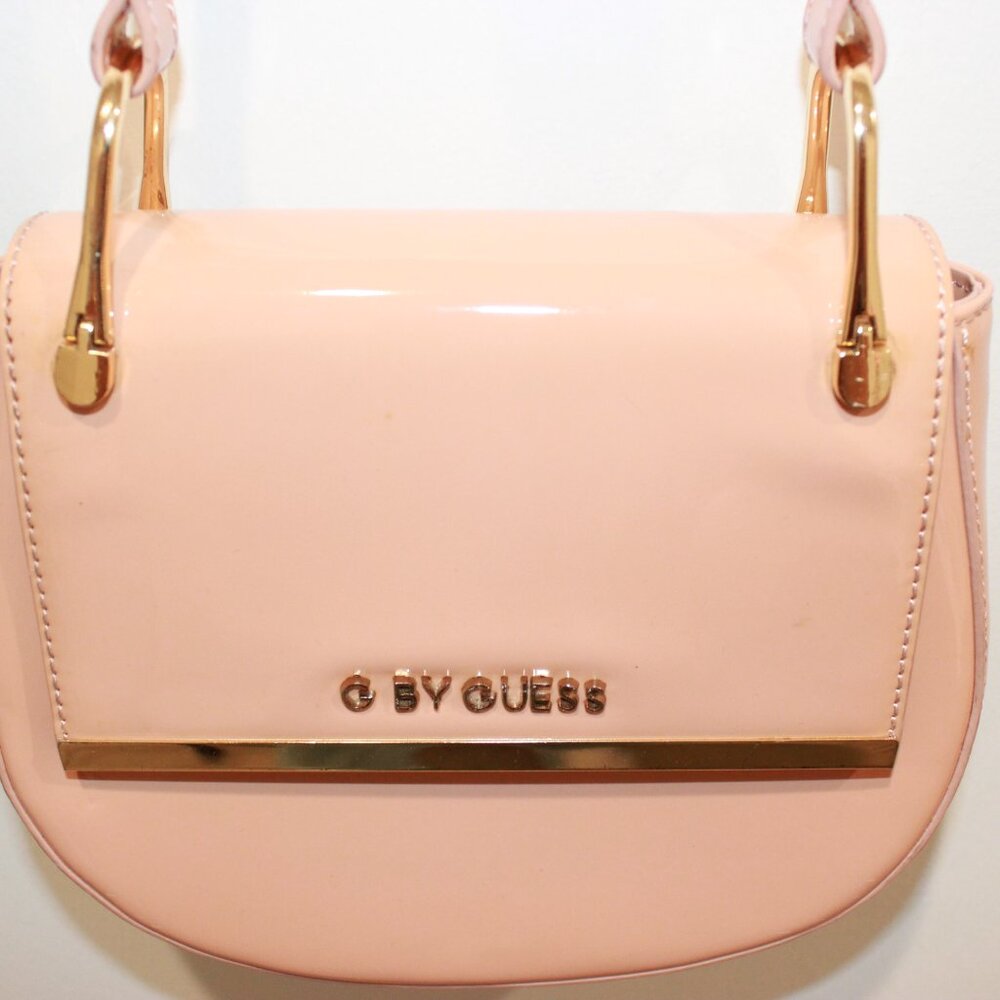 ✨ Lovely Shoulder Strap G by Guess Purse ✨